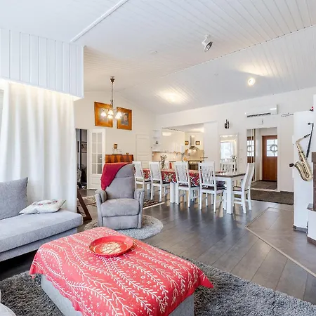 Riverside Family House Near Santa Claus Village - Sauna & Aurora View Apartment